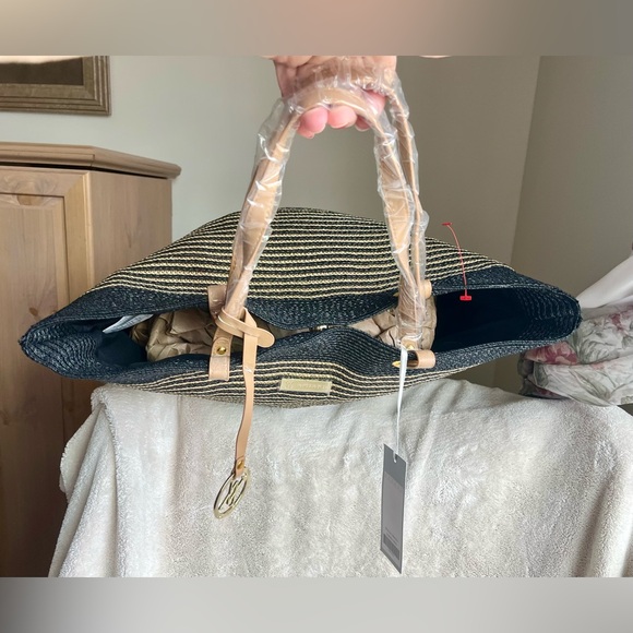 Amiani (AS IS) NWT large black/gold tote retail $200 purse - Picture 13 of 17